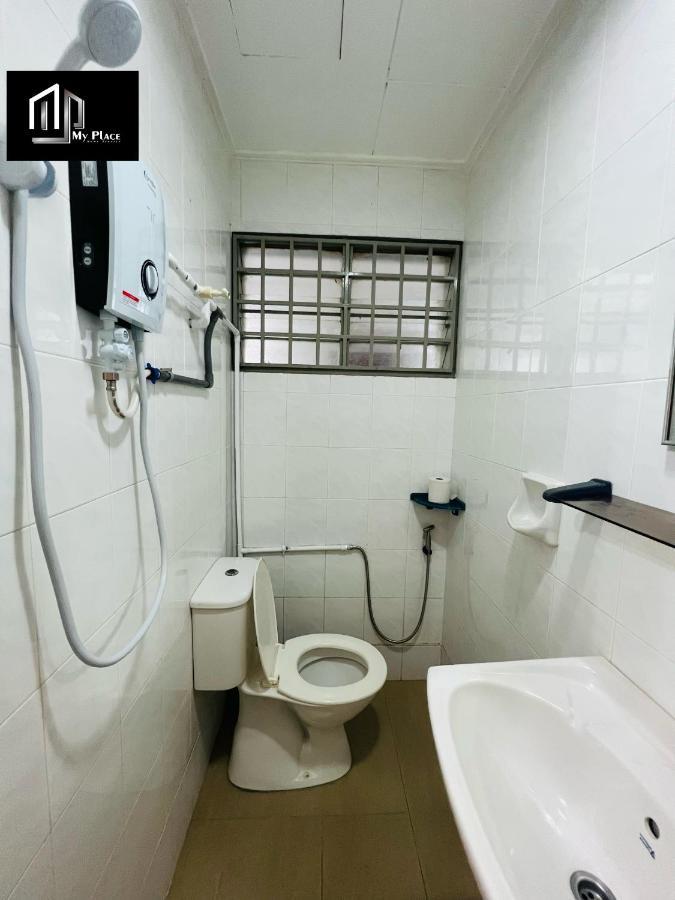 2 Storey 5Br 16Pax Semabok Taman Cheng Ho, 3 By Myplace Malacca Екстериор снимка