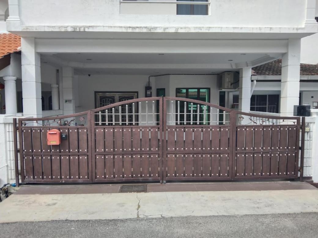 2 Storey 5Br 16Pax Semabok Taman Cheng Ho, 3 By Myplace Malacca Екстериор снимка